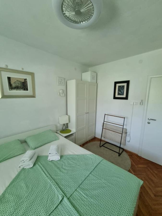 Apartment Mastrinka By The Sea -10M Trogir Luaran gambar