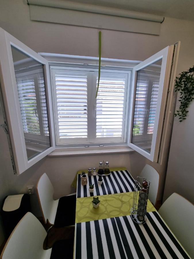 Apartment Mastrinka By The Sea -10M Trogir Luaran gambar