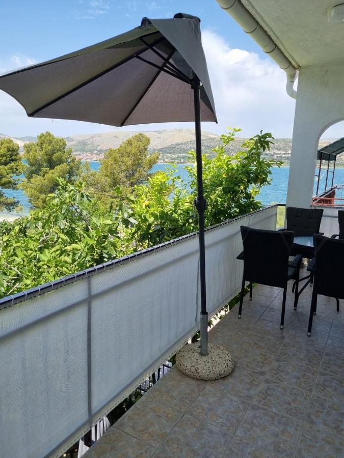 Apartment Mastrinka By The Sea -10M Trogir Luaran gambar
