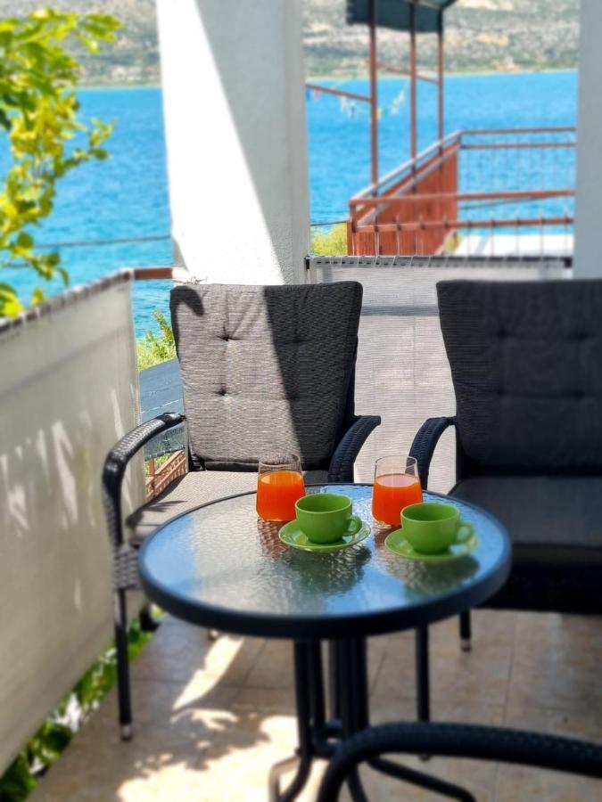 Apartment Mastrinka By The Sea -10M Trogir Luaran gambar