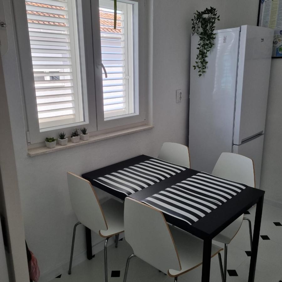 Apartment Mastrinka By The Sea -10M Trogir Luaran gambar