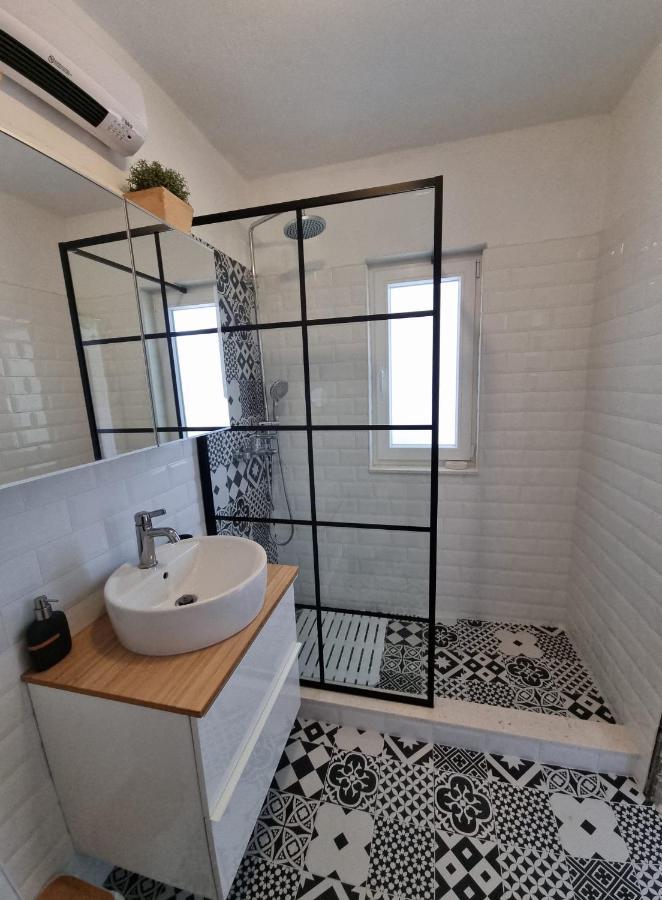 Apartment Mastrinka By The Sea -10M Trogir Luaran gambar