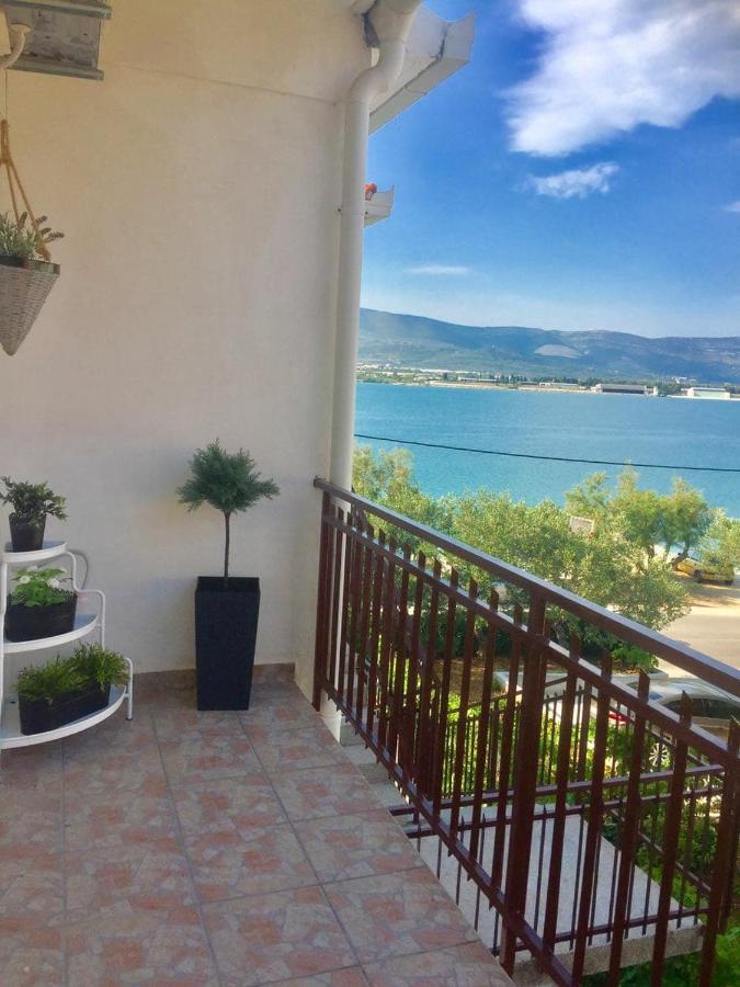 Apartment Mastrinka By The Sea -10M Trogir Luaran gambar